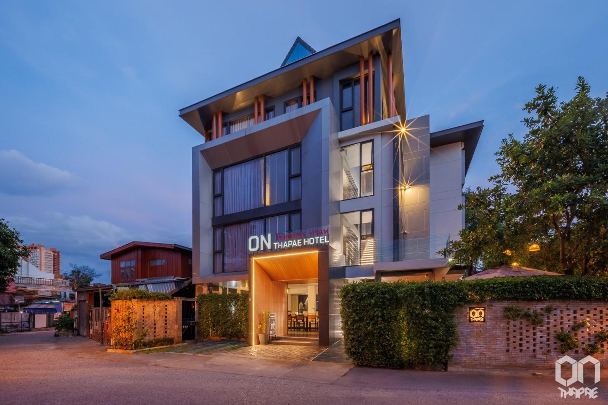 On Thapae Gate Chiangmai Hotel Chiang Mai Exterior photo